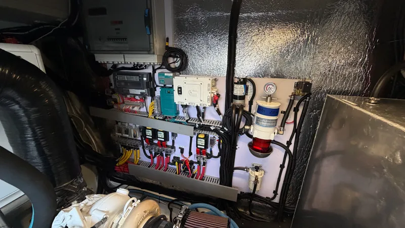 Slide: The Image of Aquila 54 ENCLOSED BRIDGE 2025 - 118