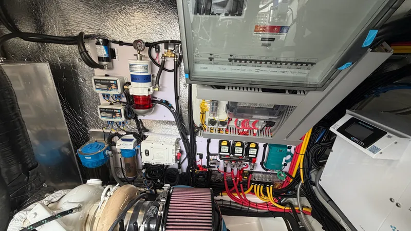 Slide: The Image of Aquila 54 ENCLOSED BRIDGE 2025 - 122