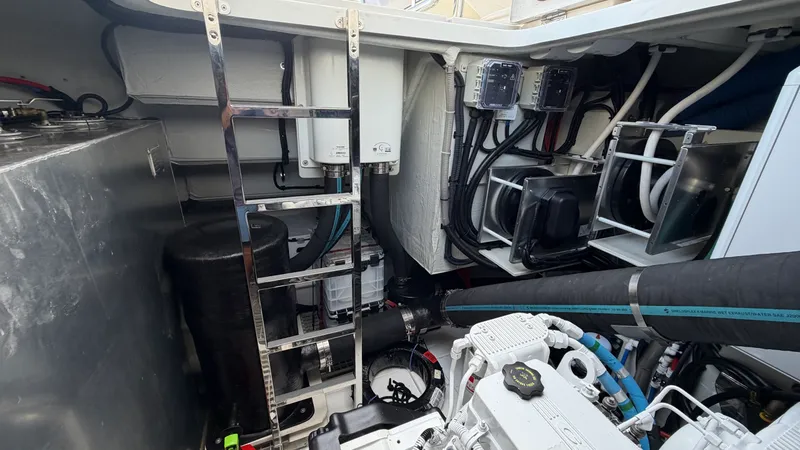 Slide: The Image of Aquila 54 ENCLOSED BRIDGE 2025 - 126