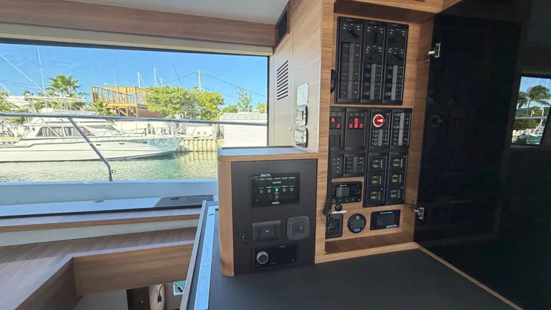 Slide: The Image of Aquila 54 ENCLOSED BRIDGE 2025 - 35