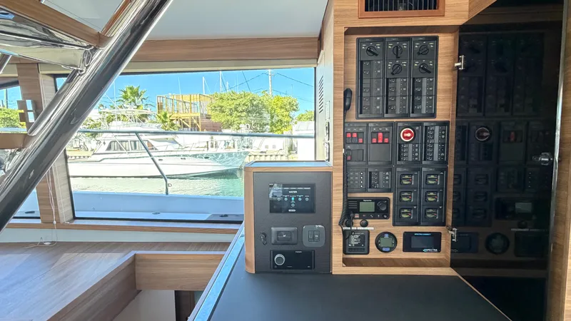 Slide: The Image of Aquila 54 ENCLOSED BRIDGE 2025 - 39