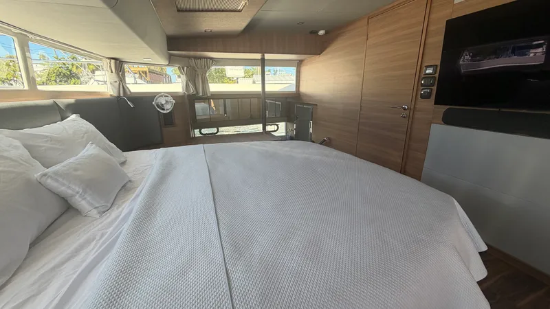 Slide: The Image of Aquila 54 ENCLOSED BRIDGE 2025 - 50