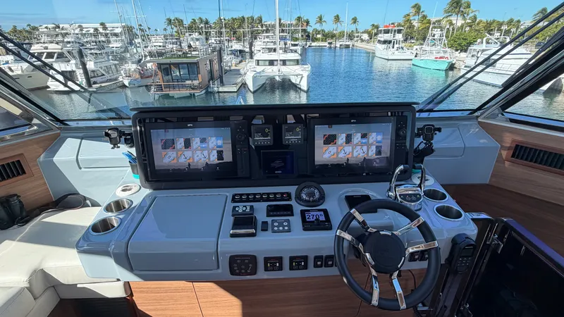 Slide: The Image of Aquila 54 ENCLOSED BRIDGE 2025 - 72