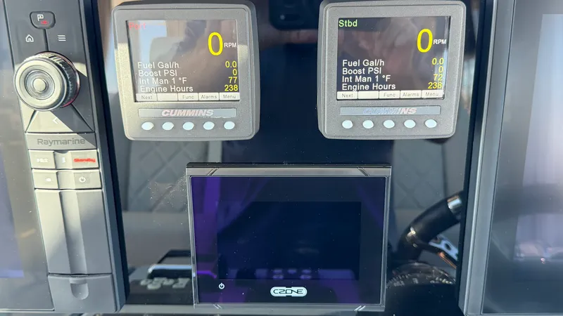 Slide: The Image of Aquila 54 ENCLOSED BRIDGE 2025 - 78