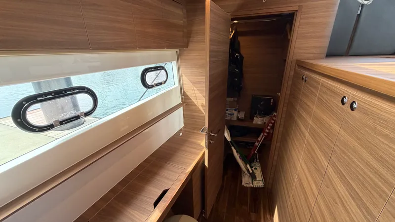 Slide: The Image of Aquila 54 ENCLOSED BRIDGE 2025 - 88