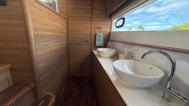 Slide: The Image of Aquila 54 ENCLOSED BRIDGE 2025 - 91