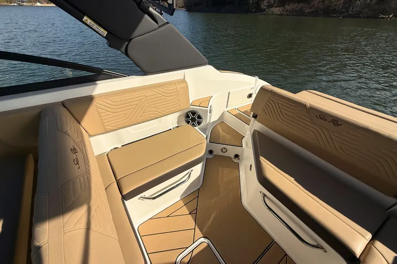 Slide: The Image of Sea Ray SDX 250 Surf 2026 - 10