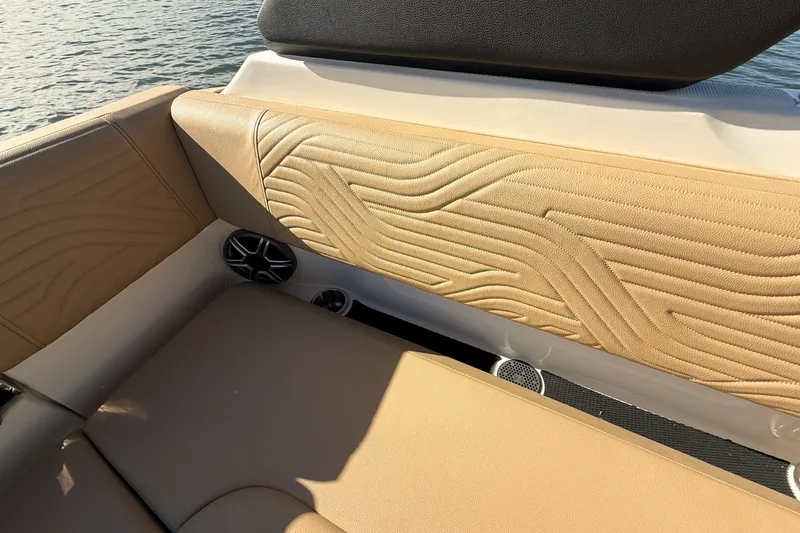 Slide: The Image of Sea Ray SDX 250 Surf 2026 - 12