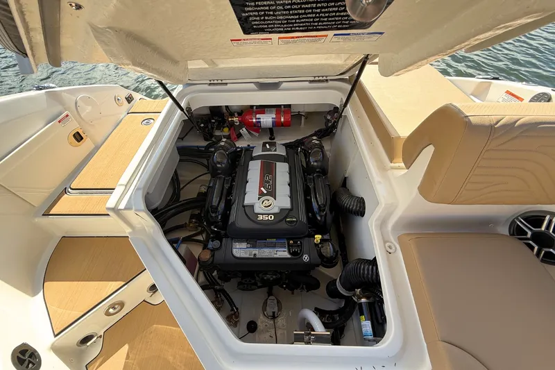 Slide: The Image of Sea Ray SDX 250 Surf 2026 - 13