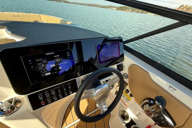 Slide: The Image of Sea Ray SDX 250 Surf 2026 - 18