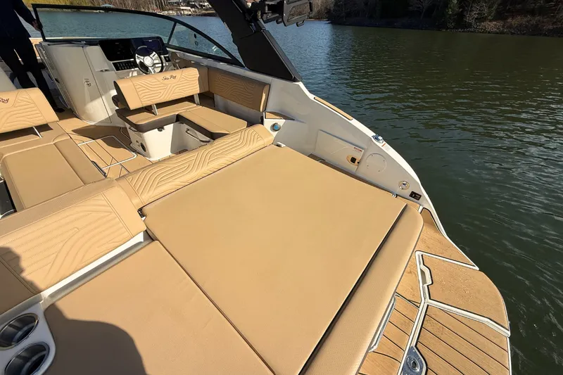 Slide: The Image of Sea Ray SDX 250 Surf 2026 - 5