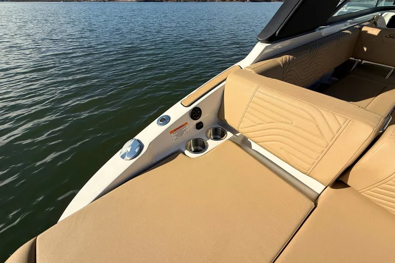 Slide: The Image of Sea Ray SDX 250 Surf 2026 - 7