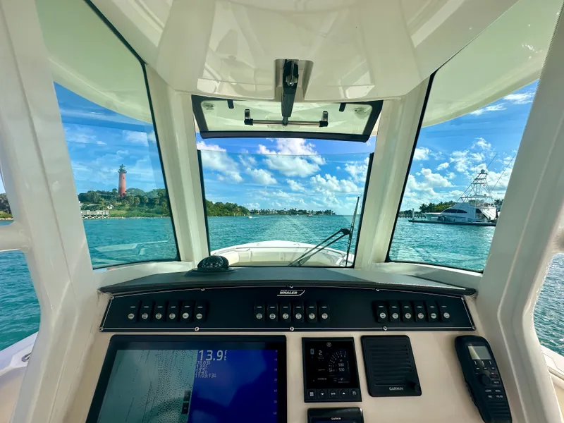 Slide: The Image of Boston Whaler 280 OUTRAGE 2019 - 13