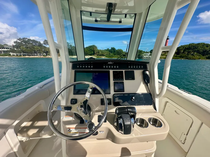 Slide: The Image of Boston Whaler 280 OUTRAGE 2019 - 16