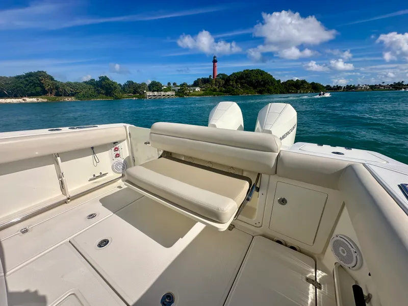 Slide: The Image of Boston Whaler 280 OUTRAGE 2019 - 18