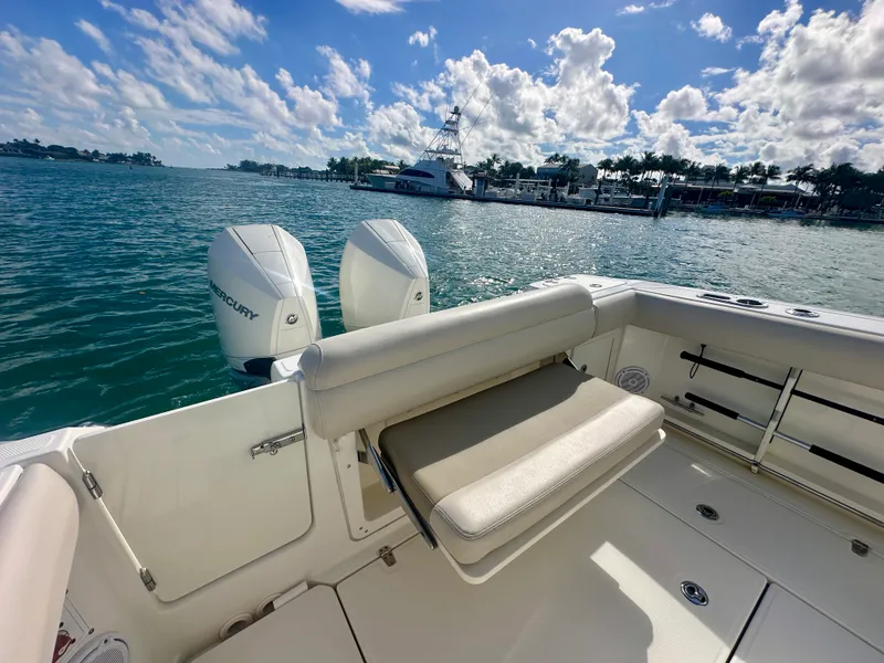 Slide: The Image of Boston Whaler 280 OUTRAGE 2019 - 19