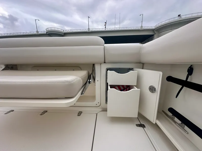 Slide: The Image of Boston Whaler 280 OUTRAGE 2019 - 20