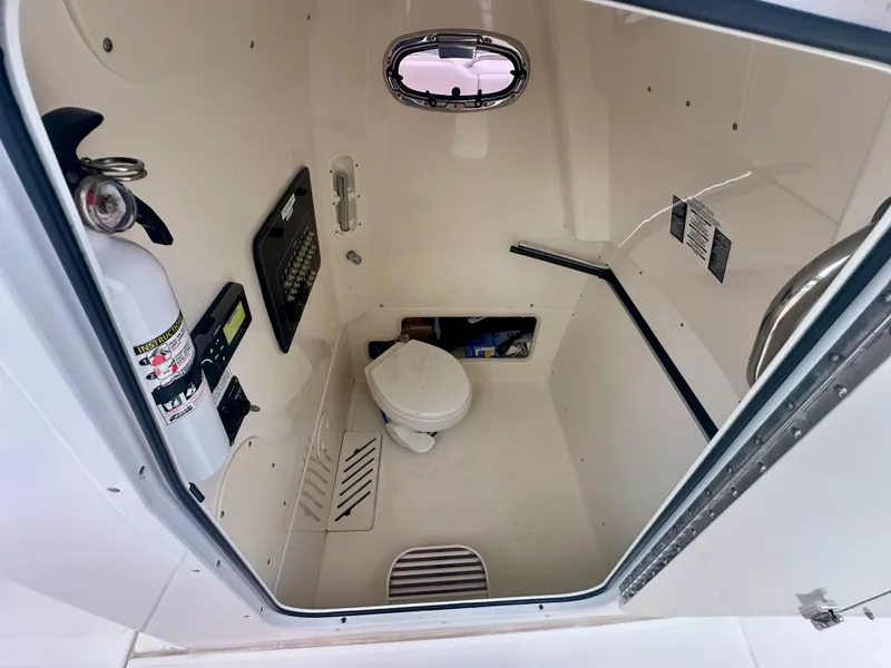 Slide: The Image of Boston Whaler 280 OUTRAGE 2019 - 22