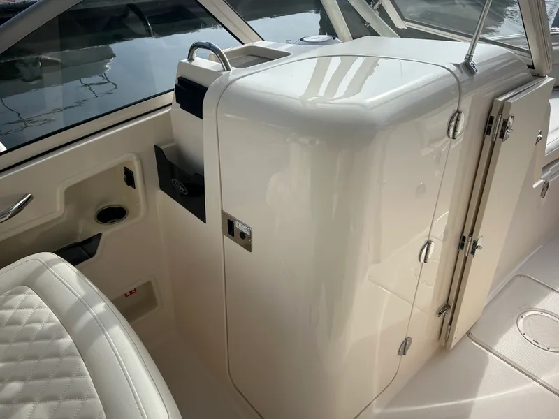 Slide: The Image of Grady-White Freedom 235 2026 - 19