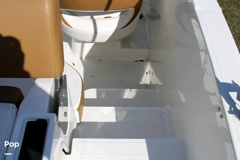 Slide: The Image of Bayliner DX 2000 2023 - 13746561