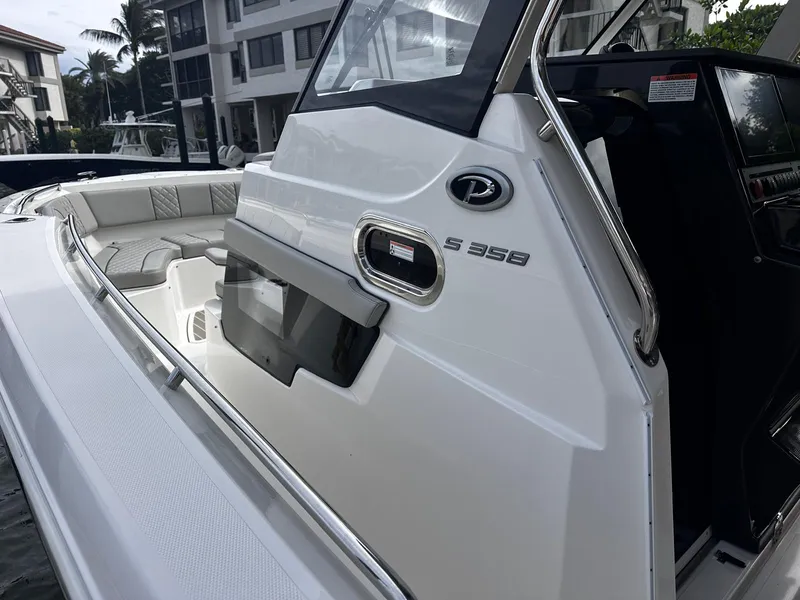 Slide: The Image of Pursuit S 358 SPORT 2024 - 14