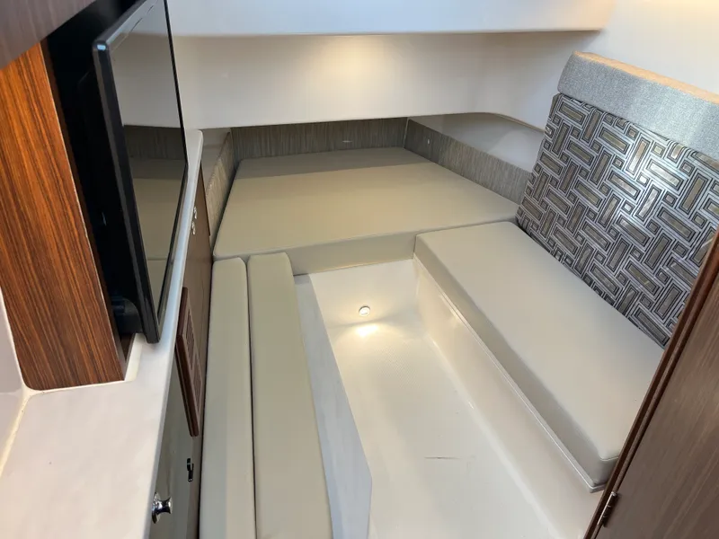 Slide: The Image of Pursuit S 358 SPORT 2024 - 17