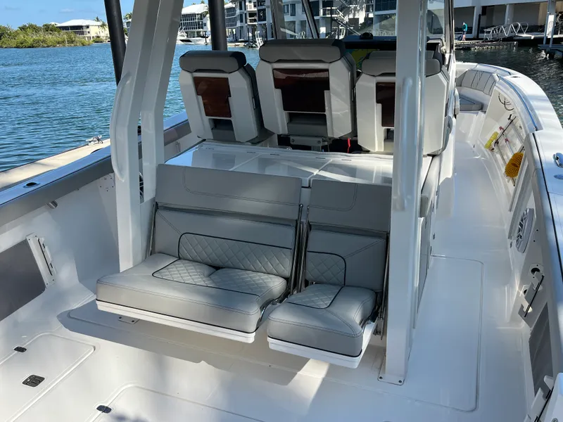 Slide: The Image of Pursuit S 358 SPORT 2024 - 25