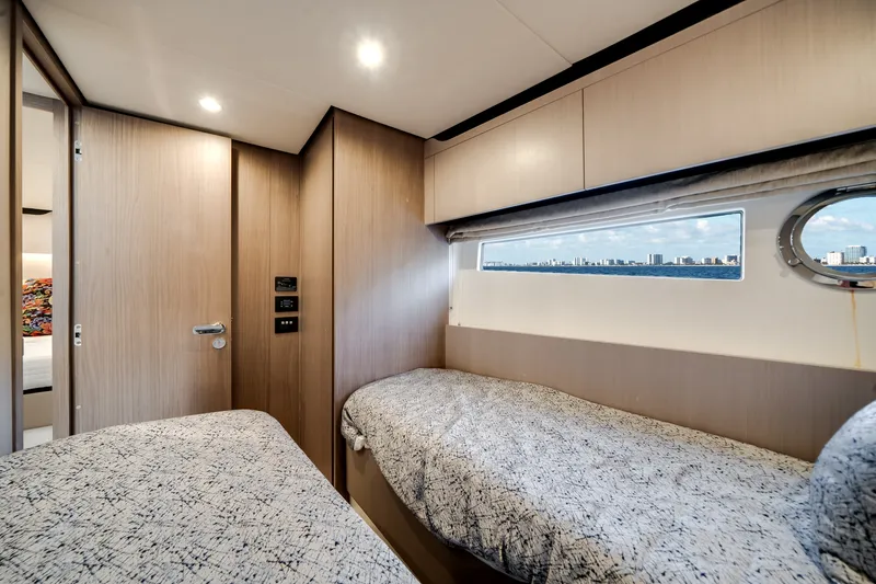 Slide: The Image of Azimut 60 FLY 2022 - 19