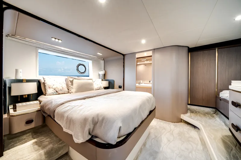 Slide: The Image of Azimut 60 FLY 2022 - 20