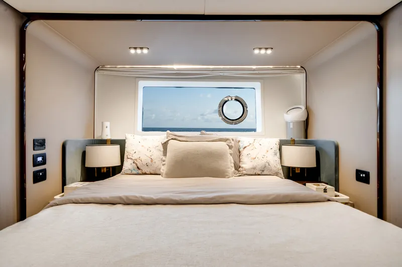 Slide: The Image of Azimut 60 FLY 2022 - 21