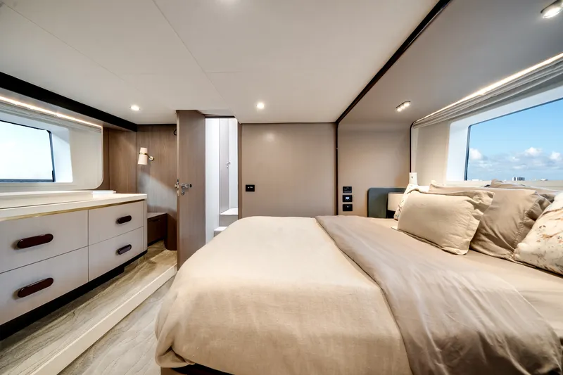 Slide: The Image of Azimut 60 FLY 2022 - 22