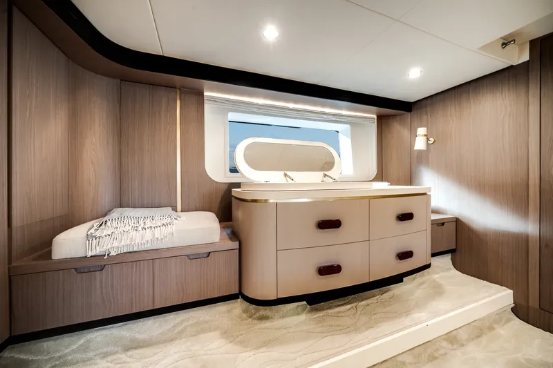 Slide: The Image of Azimut 60 FLY 2022 - 26