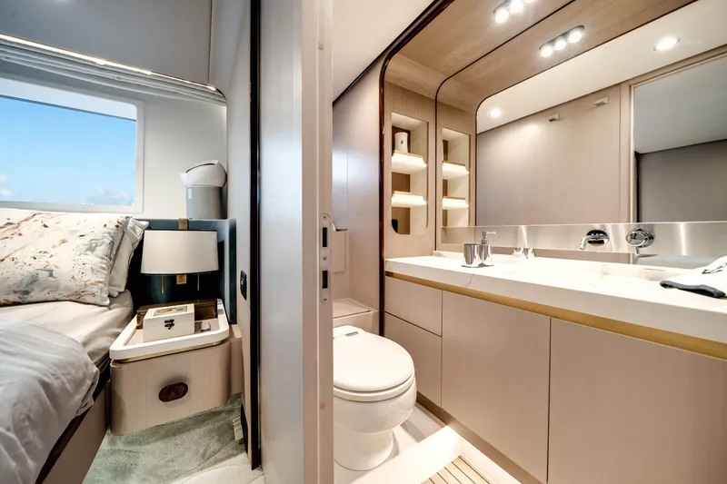 Slide: The Image of Azimut 60 FLY 2022 - 29