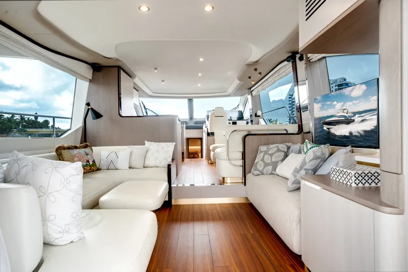 Slide: The Image of Azimut 60 FLY 2022 - 37