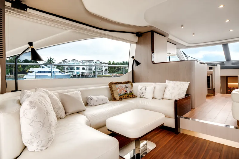Slide: The Image of Azimut 60 FLY 2022 - 38