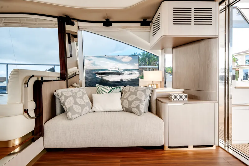 Slide: The Image of Azimut 60 FLY 2022 - 39