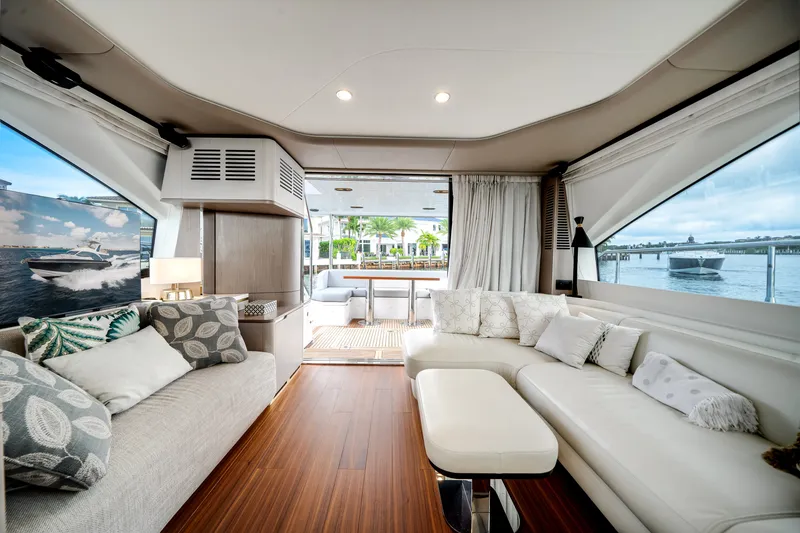 Slide: The Image of Azimut 60 FLY 2022 - 40