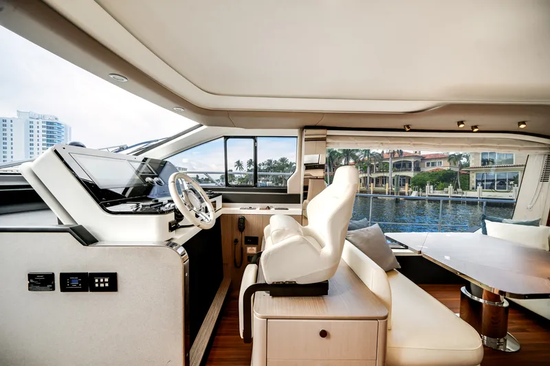 Slide: The Image of Azimut 60 FLY 2022 - 49