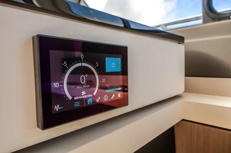 Slide: The Image of Azimut 60 FLY 2022 - 56