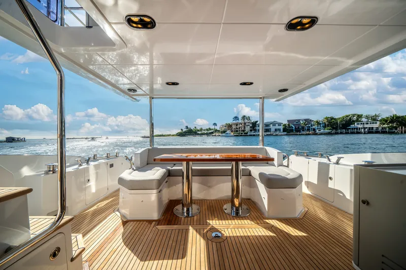 Slide: The Image of Azimut 60 FLY 2022 - 57