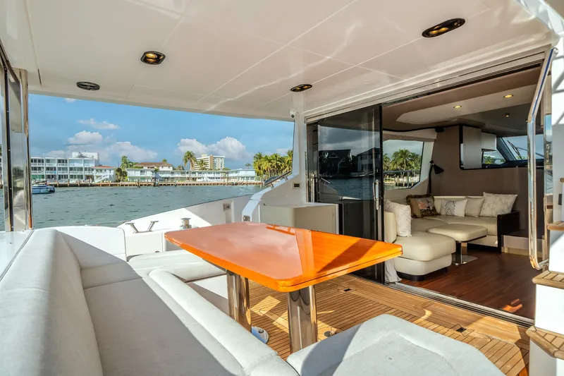 Slide: The Image of Azimut 60 FLY 2022 - 60