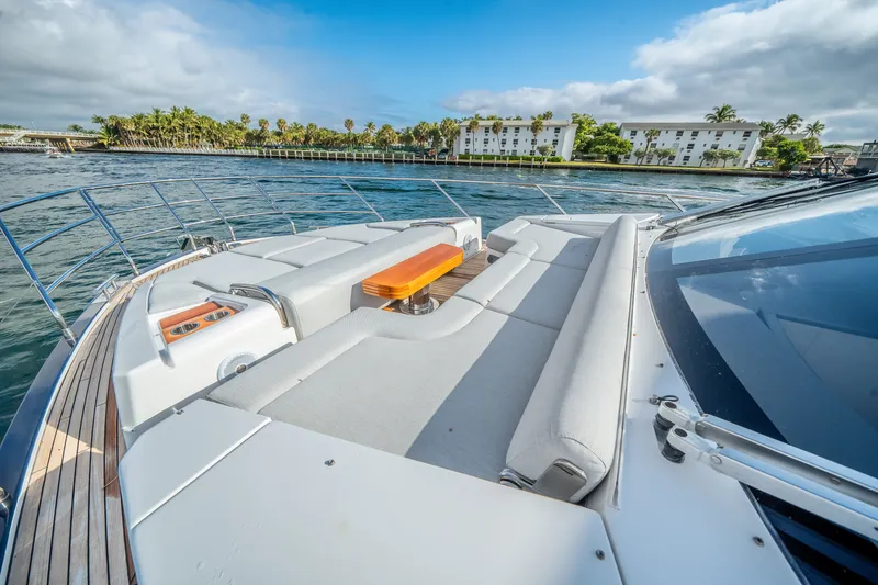 Slide: The Image of Azimut 60 FLY 2022 - 61