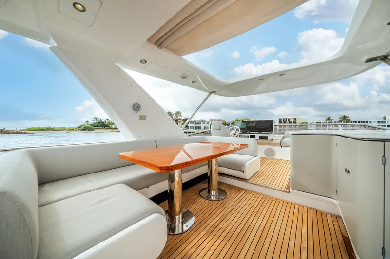 Slide: The Image of Azimut 60 FLY 2022 - 65
