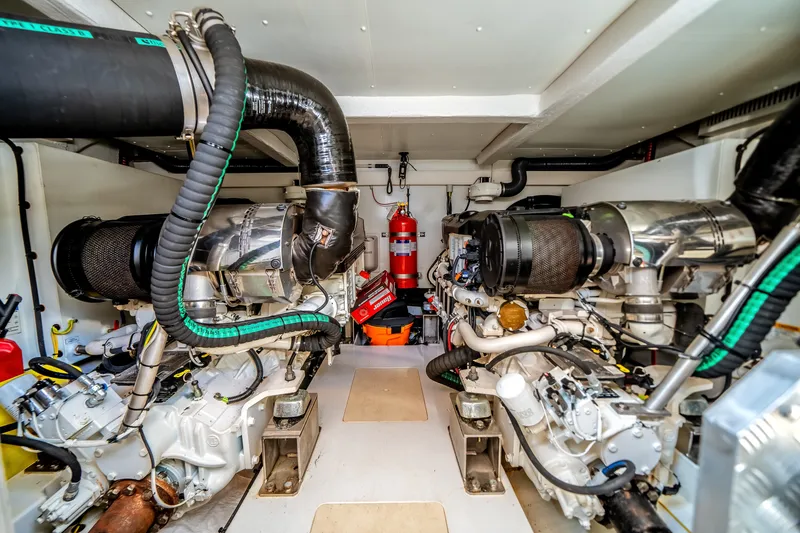 Slide: The Image of Azimut 60 FLY 2022 - 70