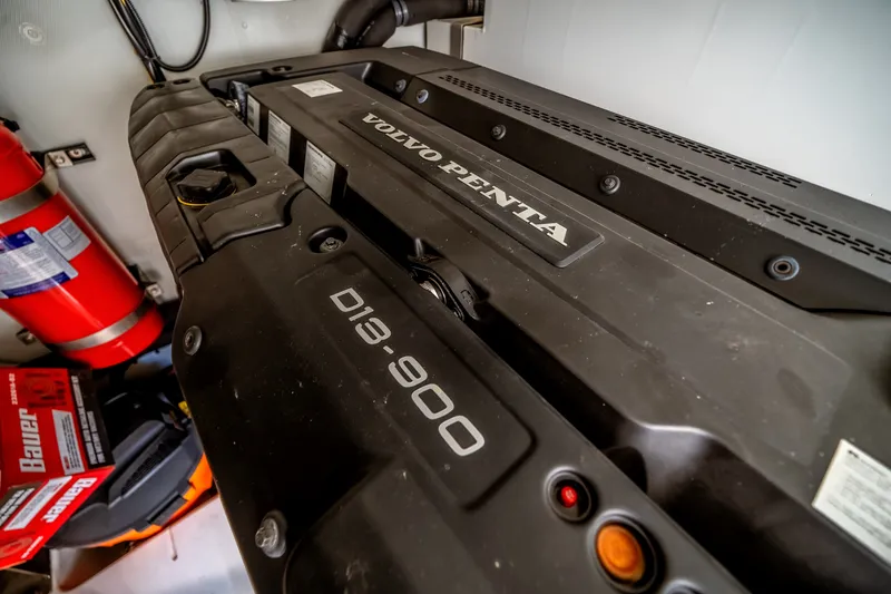 Slide: The Image of Azimut 60 FLY 2022 - 71