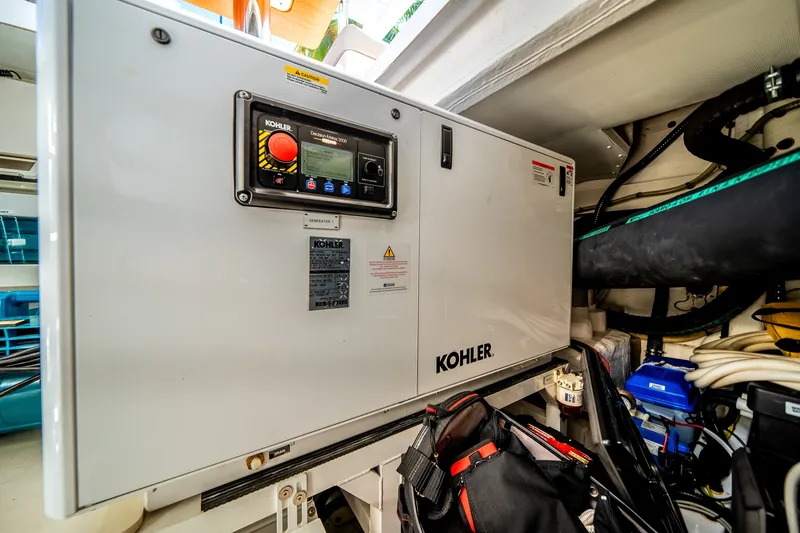 Slide: The Image of Azimut 60 FLY 2022 - 73