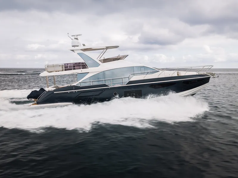 Slide: The Image of Azimut 60 FLY 2022 - 8