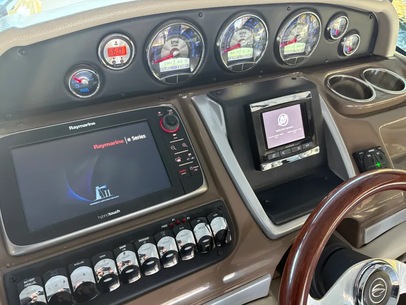 Slide: The Image of Crownline Boats 350 Sport Yacht 2014 - 31