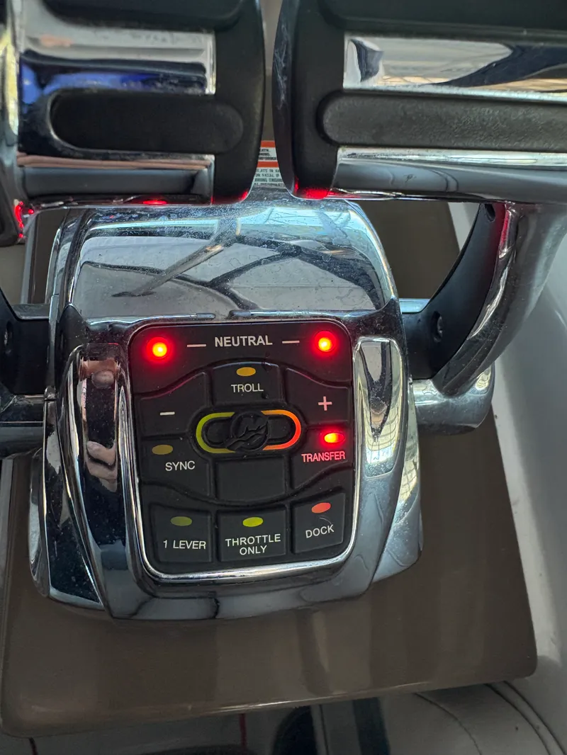 Slide: The Image of Crownline Boats 350 Sport Yacht 2014 - 33