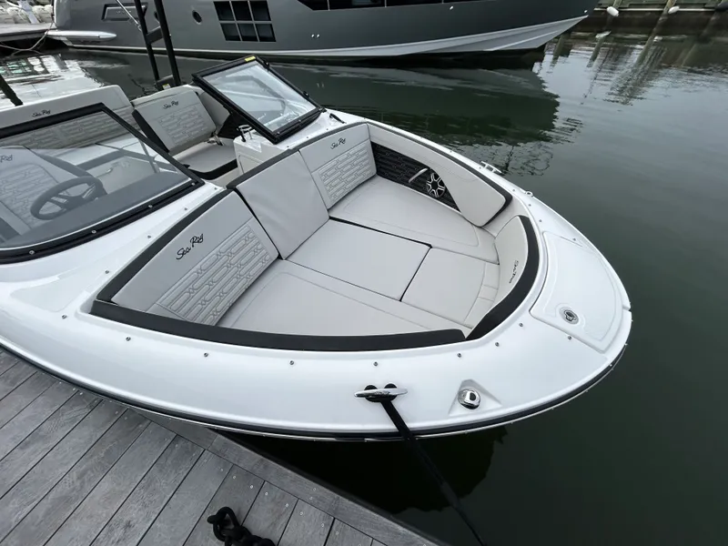 Slide: The Image of Sea Ray SPX 210 Outboard 2026 - 10